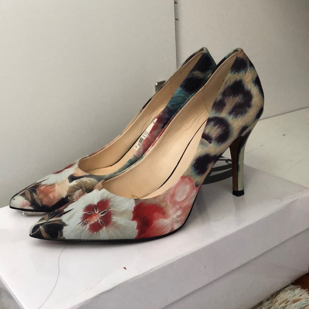 Nine West never before worn Floral Heels